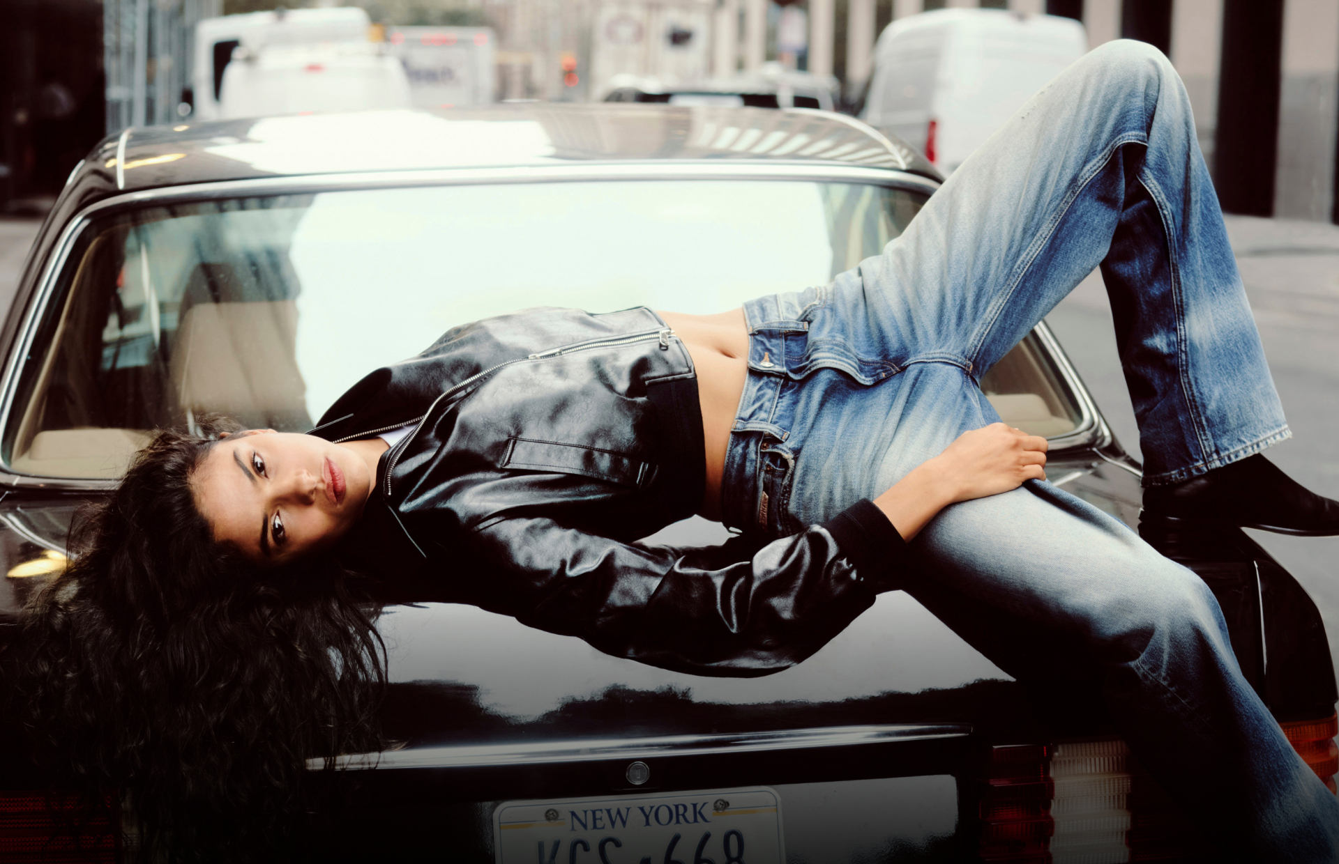 hero_section_b_desktop